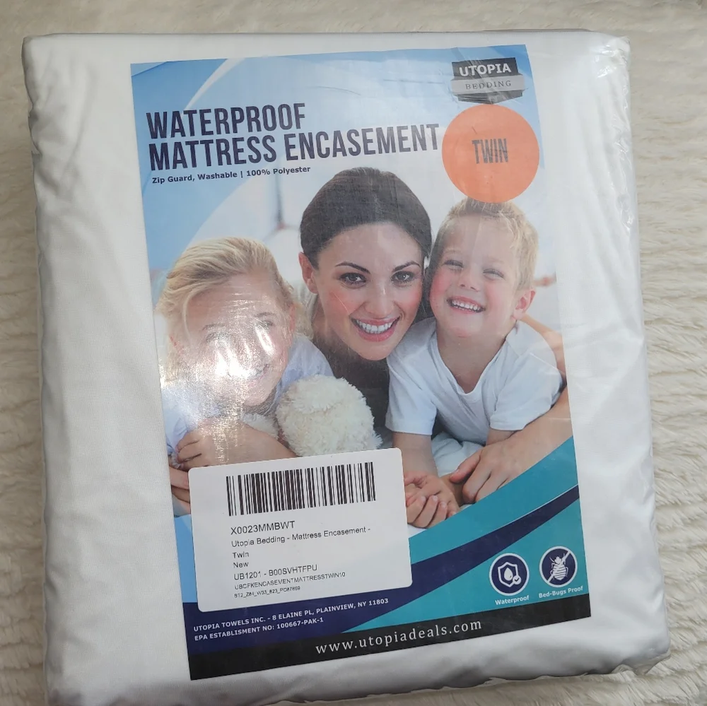 White Waterproof Mattress Encasement - Twin New